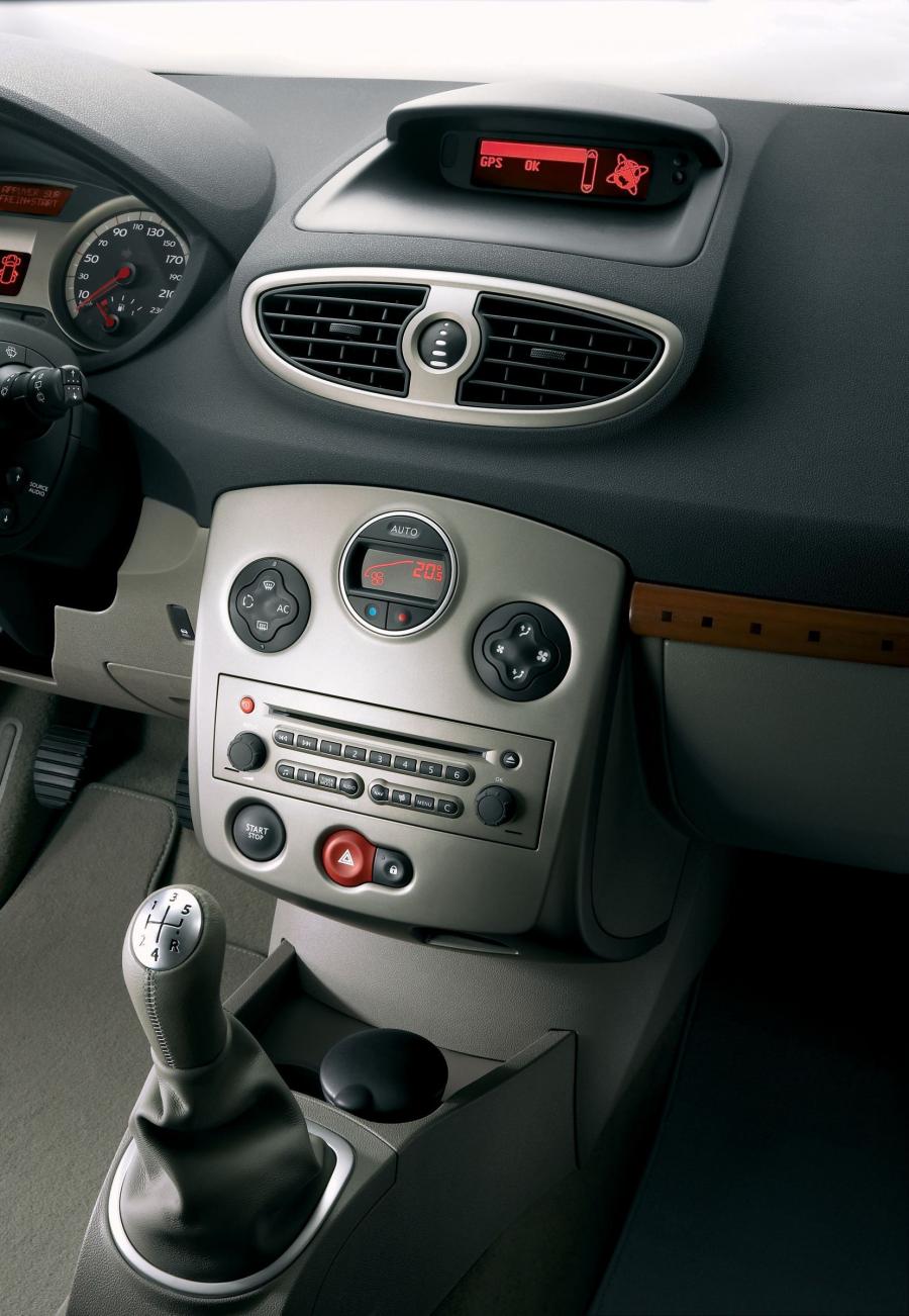  Renault Clio 2006 года  (фото 44 из 97)